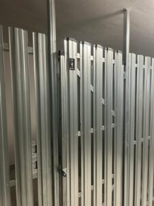 kellertrennwände-Spitzen-Pfosten